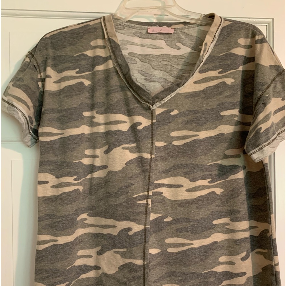 Camo short sleeve top by Ces Femme